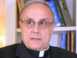 Salvini col Rosario in mano al comizio, vescovo Mogavero: «chi è con lui non può dirsi cristiano»