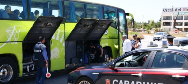 Controlli a tappeto ai bus di linea e privati da parte dei Carabinieri