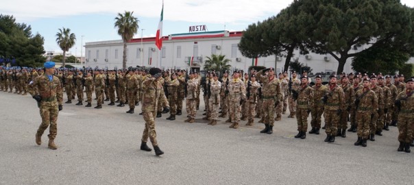 Il saluto alla Brigata “Aosta” in partenza per le missioni in Libano, in Kosovo, in Somalia e Gibuti. Una compagnia del 6° Reggimento Bersaglieri parte per la European Union Training Mission in Somalia