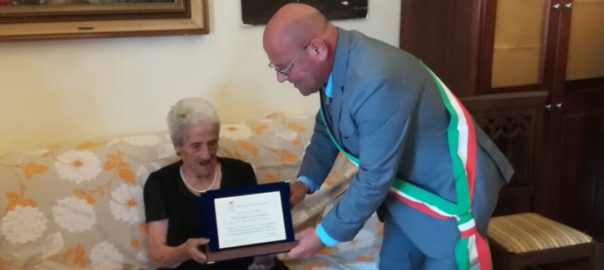 San Vito Lo Capo, il sindaco festeggia una centenaria