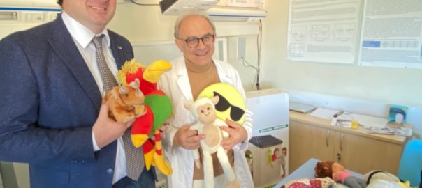 La Gesap consegna al reparto diabetologia di Partinico bambole, orsacchiotti e una casetta gioco