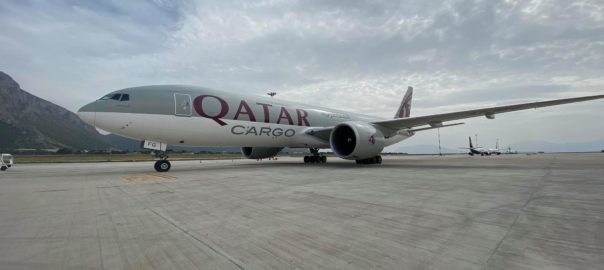 Covid-19, atterrato B777 Qatar con 56 tonnellate di materiale sanitario per la Sicilia 