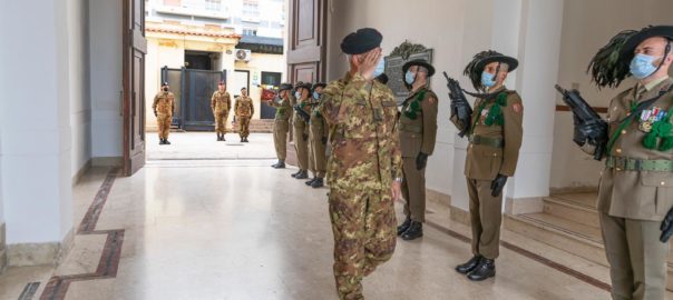 Il Generale di Corpo d’Armata Giuseppenicola Tota in visita istituzionale alle Autorità e ai Reparti di stanza nell’isola