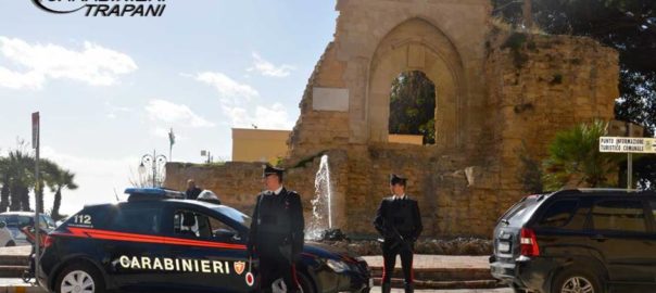 Sui social, per ottenere foto e video hard da una giovane, si finge un cantante: arrestato dai carabinieri
