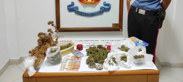 Marijuana stesa ad essiccare: i carabinieri arrestano 45enne