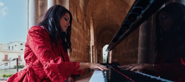 La pianista Floriana Franchina in concerto allo Spasimo che è visitabile fino al 9 gennaio 