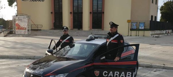 30enne nasconde la droga nella spazzatura: i carabinieri la trovano e lo arrestano
