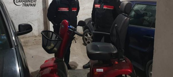 Recuperata e riconsegnata dai carabinieri la carrozzina per disabili rubata ad un anziano