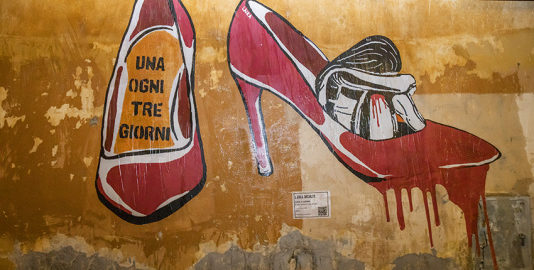 Giornata mondiale contro la violenza sulle donne, nuovo poster della Street Artist Laika