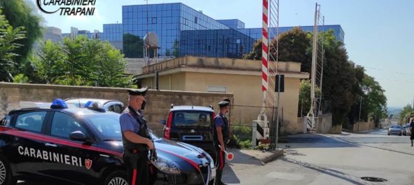 Denunciato dai carabinieri l’autista del pullman rimasto incastrato tra le sbarre del passaggio a livello