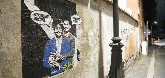Davanti all’Ambasciata d’Egitto: Giulio Regeni torna ad abbracciare Patrick Zaki