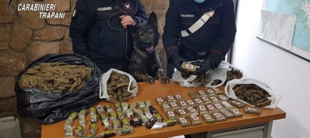 Operazione antidroga dei carabinieri: sequestrati quasi 7 kg di hashish e 4 di marijuana. In manette un 57enne