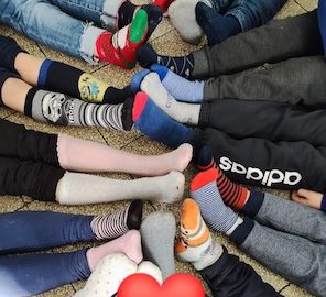 All’IC Radice Pappalardo continua il tradizionale appuntamento con la “Giornata dei calzini spaiati”
