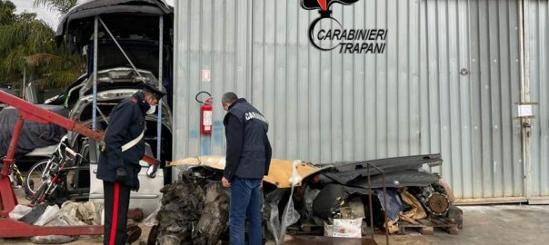 Scoperto dai carabinieri un impianto di autodemolizione non autorizzato: denunciato il titolare