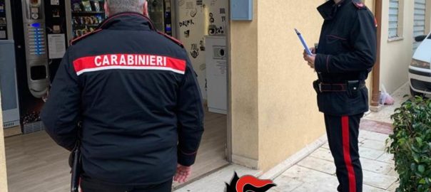 Furti ai distributori automatici. 3 denunciati