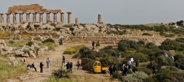Primo intervento di manutenzione mediante decespugliamento dell’altare prospiciente il tempio “A” sull’acropoli di Selinunte