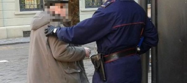 I carabinieri hanno denunciato 8 persone: avrebbero effettuato prelievi illeciti da una carta ricaricabile