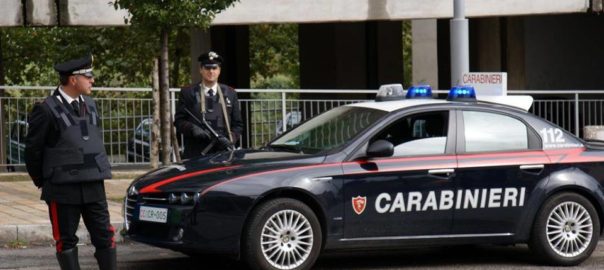 Hashish nella cassetta di scarico del wc: i carabinieri arrestano un 49enne