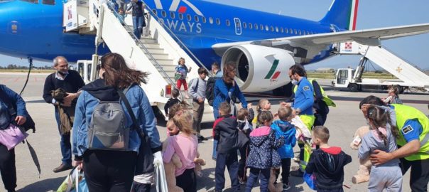 Atterrati all’aeroporto di Trapani Birgi, 63 orfani dall’Ucraina