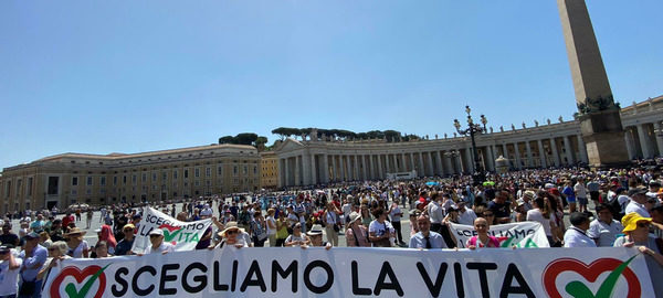 Manifestazione Nazionale per la Vita molto partecipata a Roma