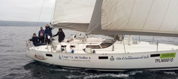 Una barca a vela di 12 metri sequestrata a scafisti sarà utilizzata per attività istituzionali