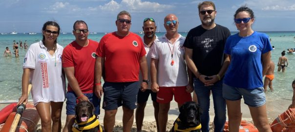 Tornano i cani di salvataggio sulla spiaggia di San Vito Lo Capo