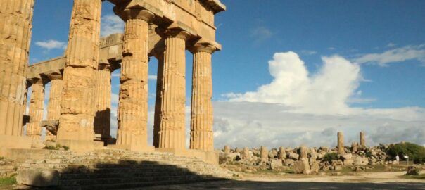 Per la prima domenica del mese, 3 settembre ingresso gratuito per i Parchi archeologici di Segesta e Selinunte, tra visite guidate pensate ad hoc, musica e sfilate.