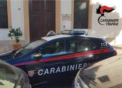 Picchia la moglie e si scaglia contro i Carabinieri. Arrestato