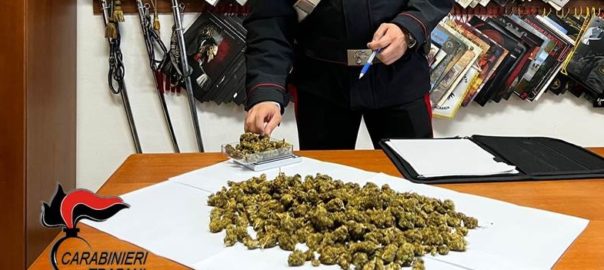 Quasi 400 gr. di marijuana in casa. Arrestato un 27enne dai Carabinieri