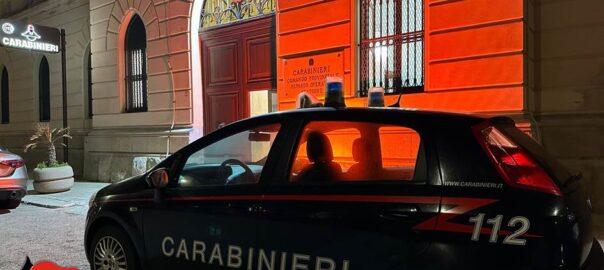 Perseguita due 24enni. Installa persino un localizzatore sull’auto. Scatta la misura cautelare