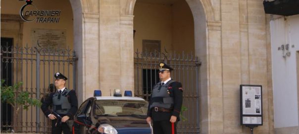 Resistenza, minaccia e danneggiamento. In manette uno straniero