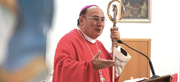 Primo messaggio natalizio del vescovo Angelo Giurdanella ai fedeli. Domani sera la Veglia di Natale in Cattedrale, domenica il Pontificale