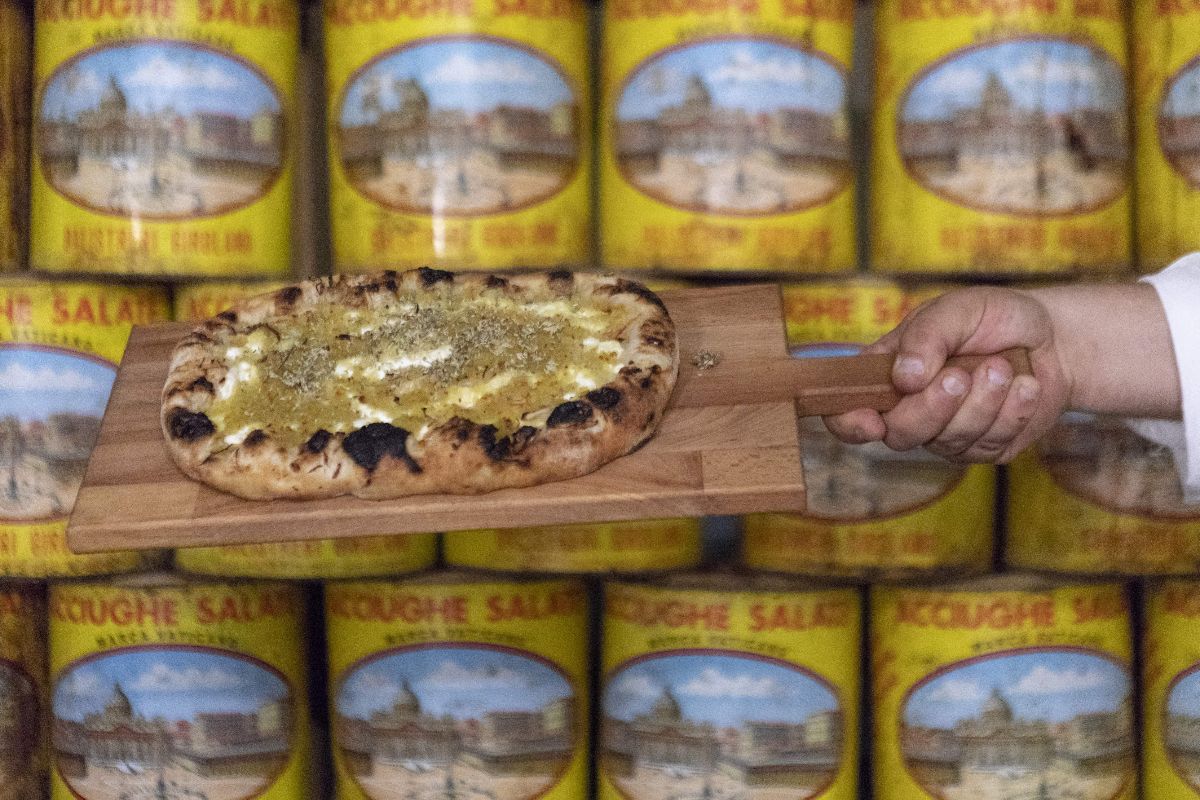 “Ecco sua maestà lo sfincione!”l’autentica pizza siciliana, tipica delle feste di Natale diventa un percorso di assaggi da Saccharum