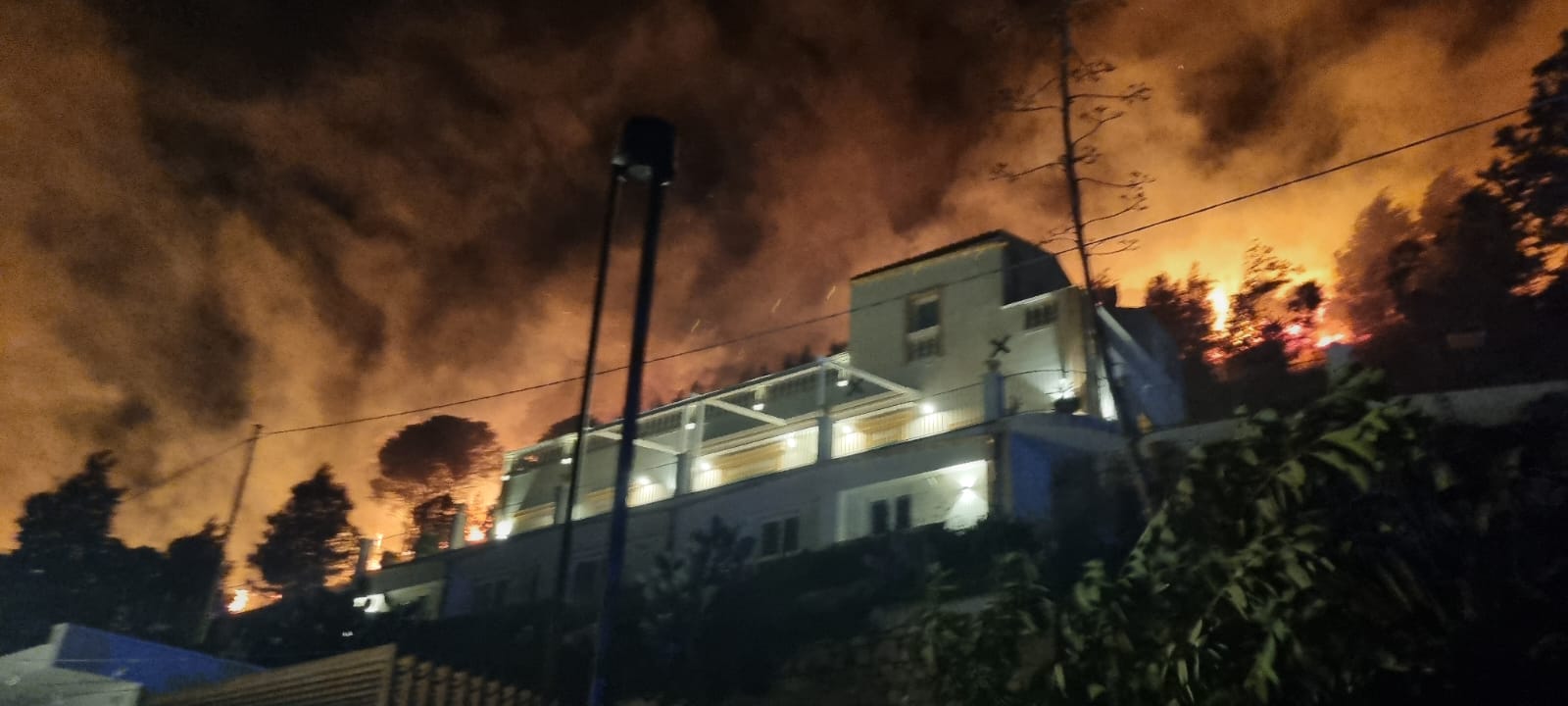 Incendio su Castellammare del Golfo