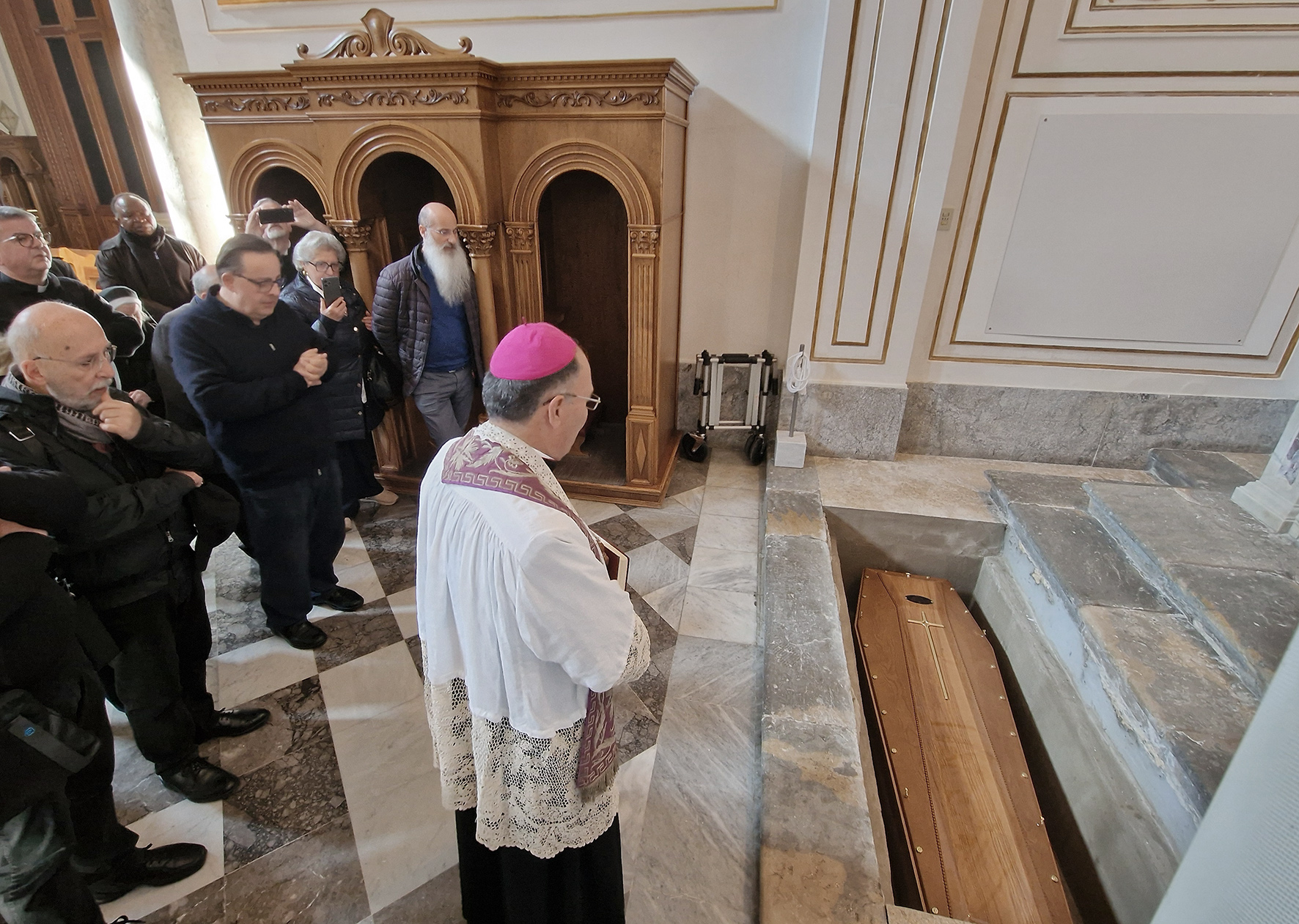 Morte vescovo emerito Catarinicchia, salma tumulata in cattedrale