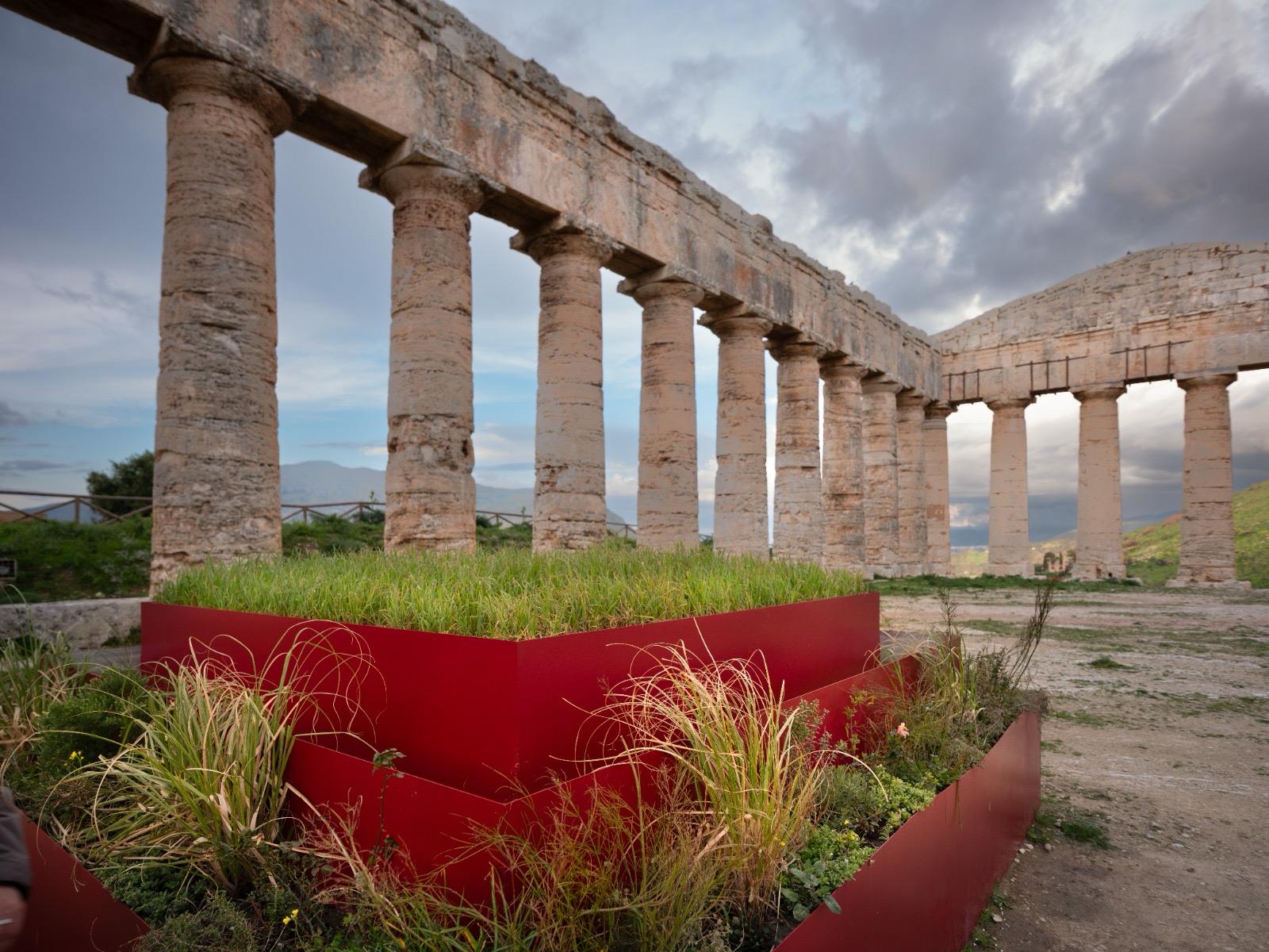 7 aprile | Prima domenica del mese a ingresso gratuito. Visite guidate al parco archeologico di Segesta e il Mercato di prodotti a km0