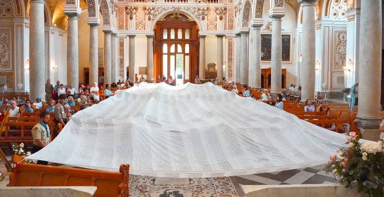 “Non sono numeri, ma persone”: in Cattedrale il sudario di Gaza