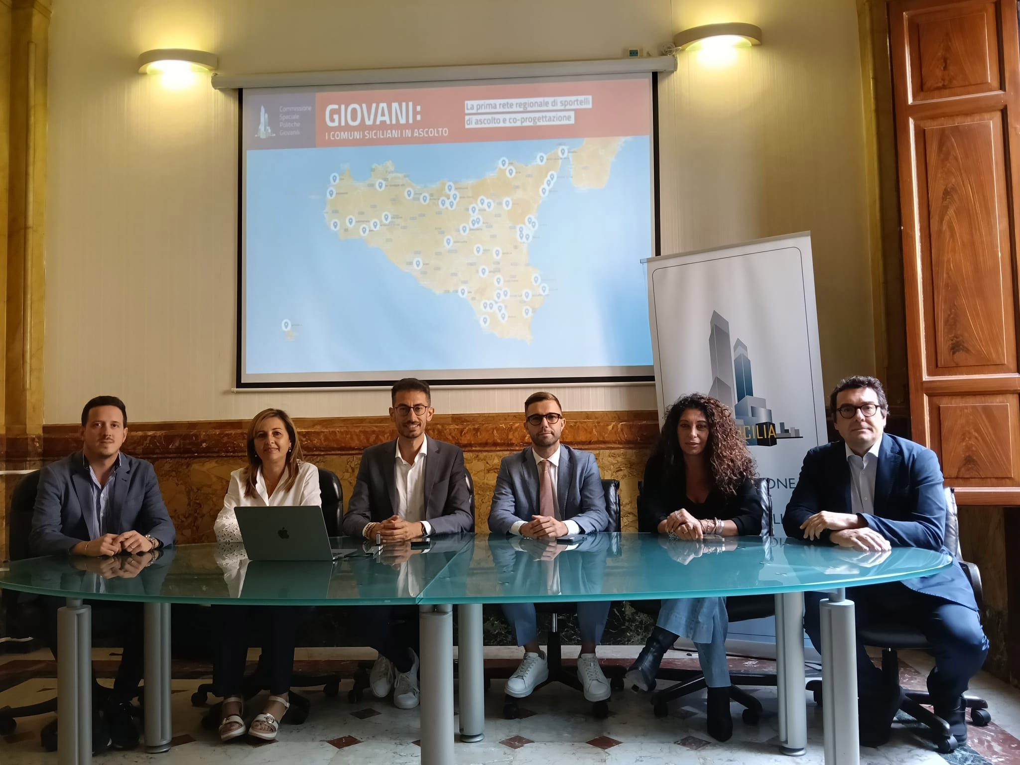 Anci Sicilia, nasce la prima rete di sportelli d’ascolto per i giovani. Porte aperte in oltre 50 Comuni per rispondere alle nuove generazioni