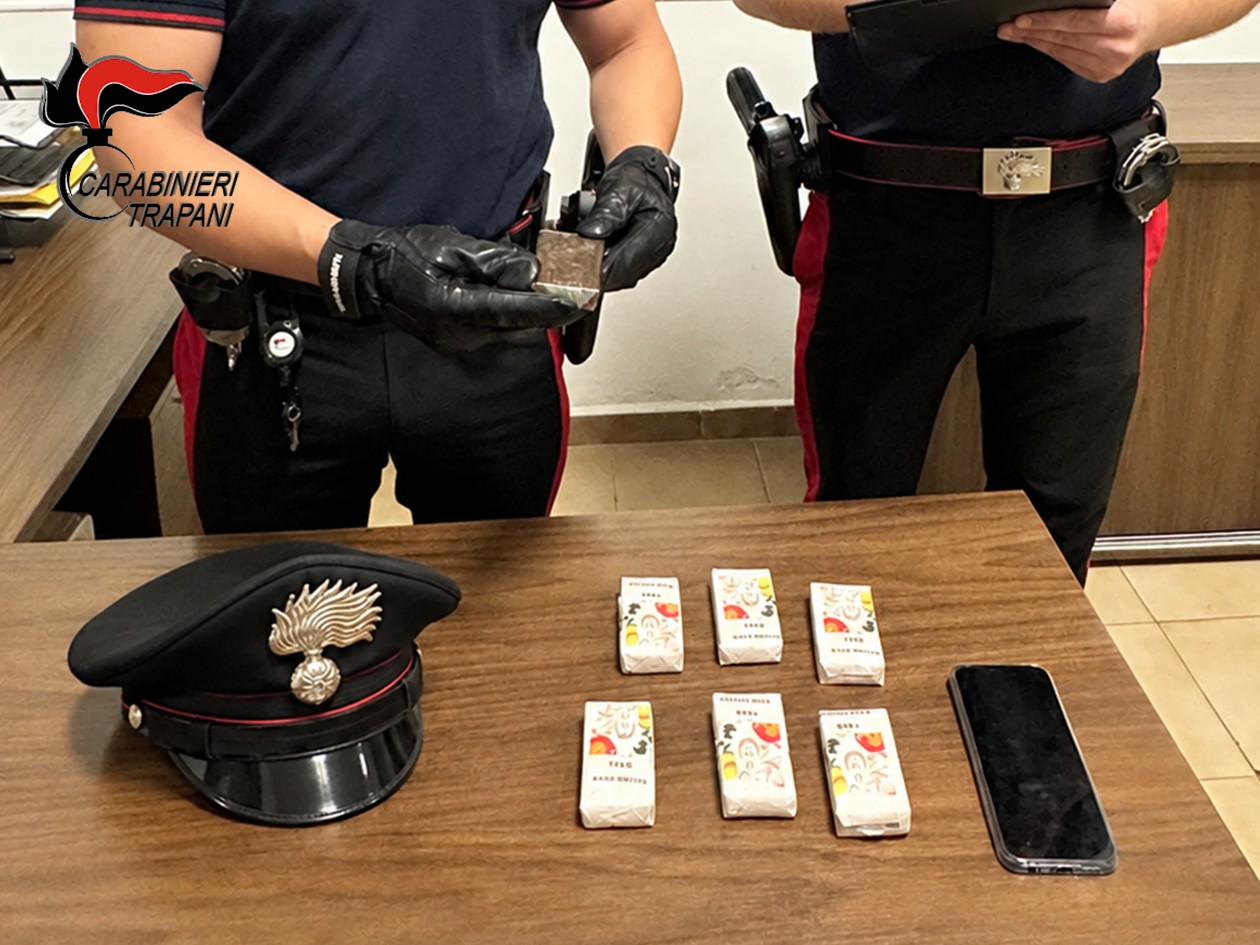 Pantelleria, ai domiciliari con 700 gr. di hashish a casa. Arrestato 31enne del posto